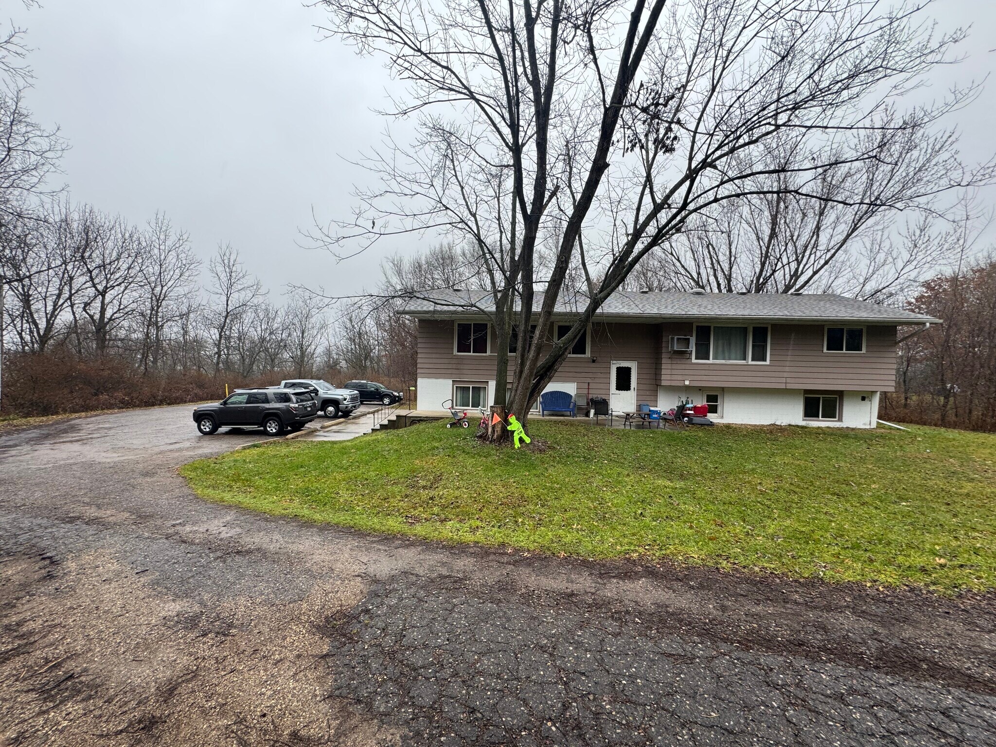 Outside - 749 S Grant St