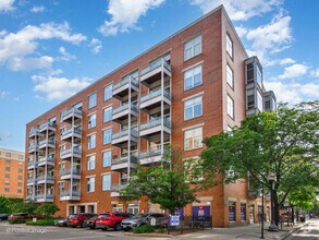 Building Photo - 949 W Madison St