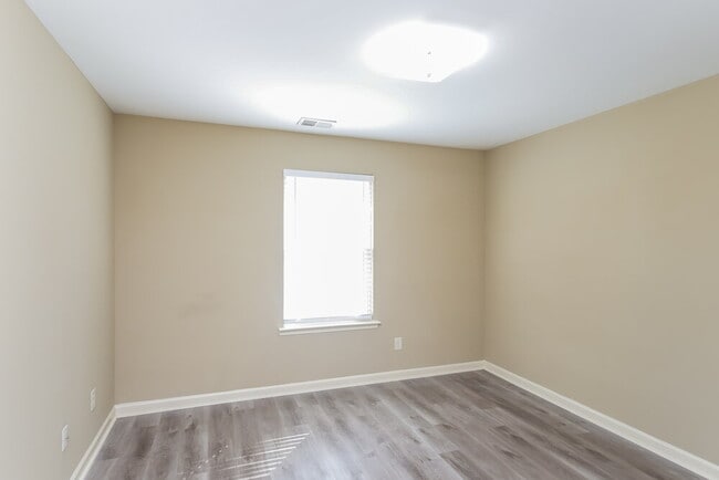 Building Photo - 66 Crescent Woode Way