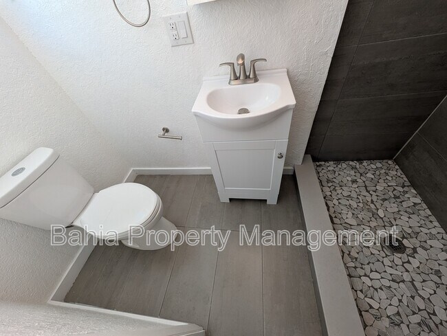 Building Photo - 8004 N Blvd