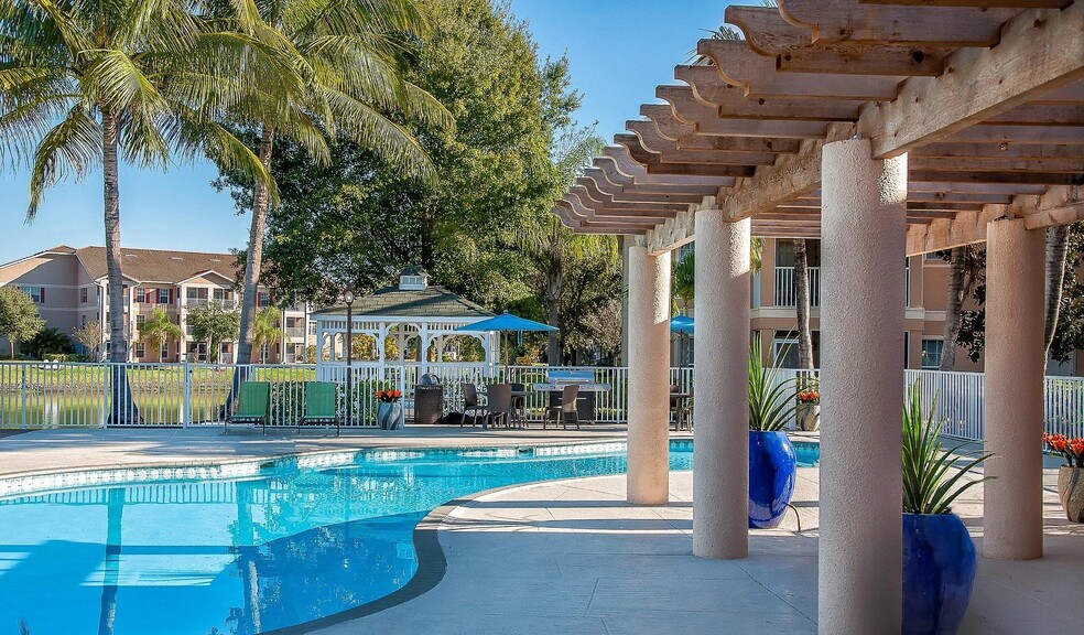 Building Photo - 3695 Island Club Dr