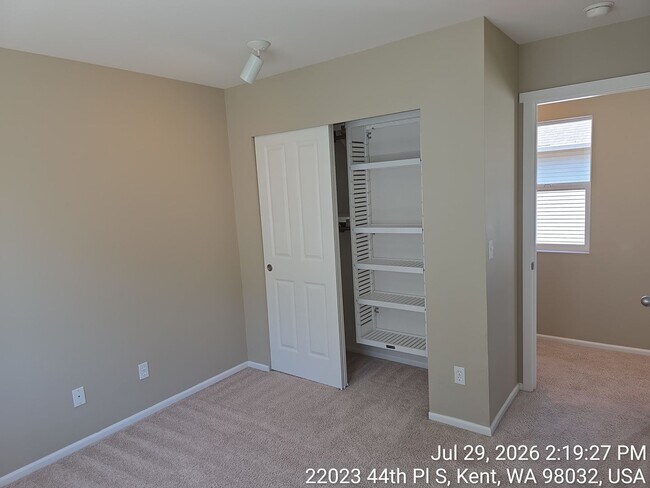 Building Photo - Kent The Parks HOA Community  3 bed, 2.5 bath rental home. Available NOW!