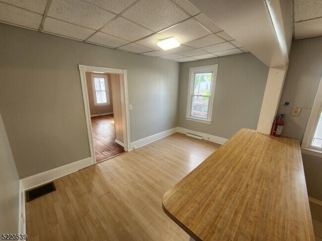 Building Photo - 1039 East Blvd