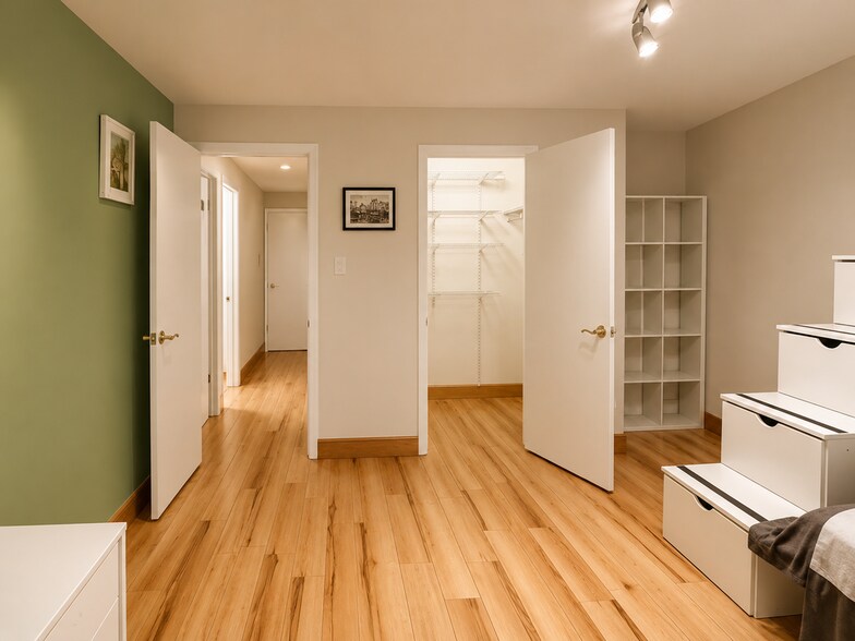 Building Photo - 1144 S Oakland St