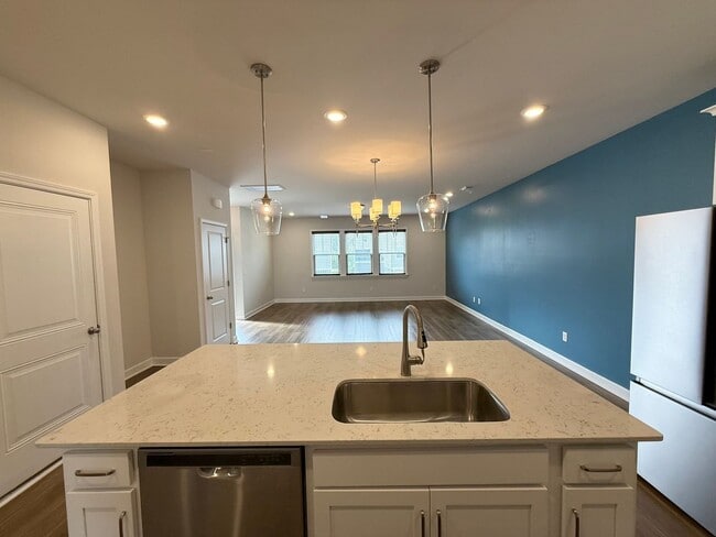 Building Photo - Move In Ready Townhome in Marshview Commons
