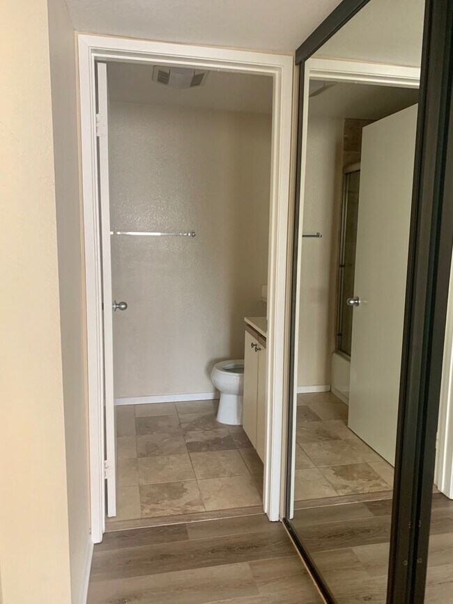 Building Photo - Gorgeous 2BR/2.5BA Condo in University City/Golden Triangle