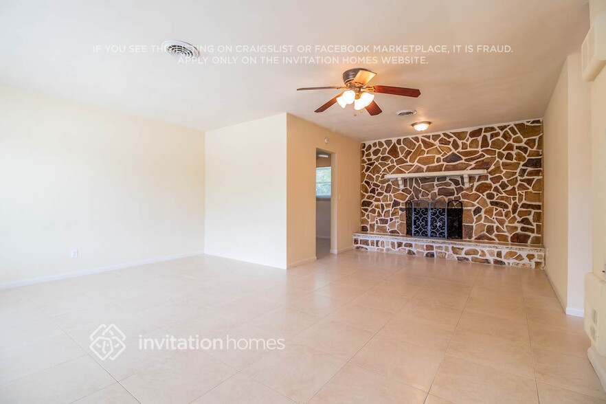 Building Photo - 610 Zinnia Dr