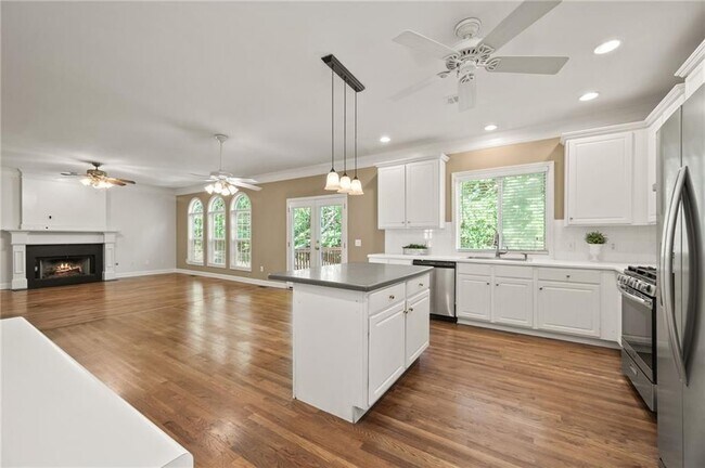 Building Photo - 10950 Kimball Crest Dr