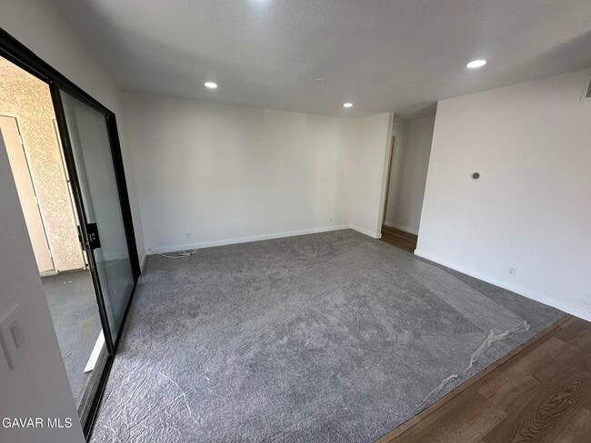 Building Photo - 2554 Olive Dr