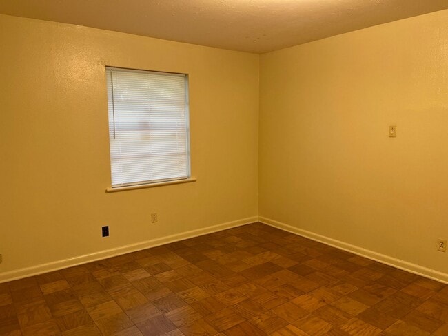 Building Photo - 3BR in Southern Hills