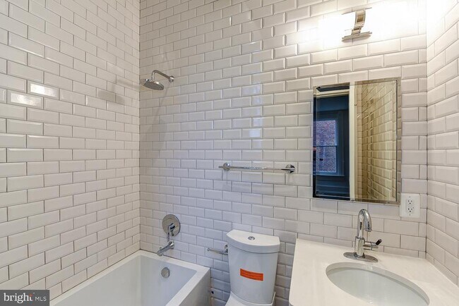 Building Photo - 501 Seward Square SE