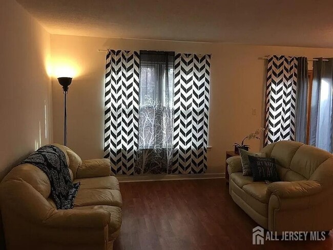 Building Photo - 5 Pheasant Run