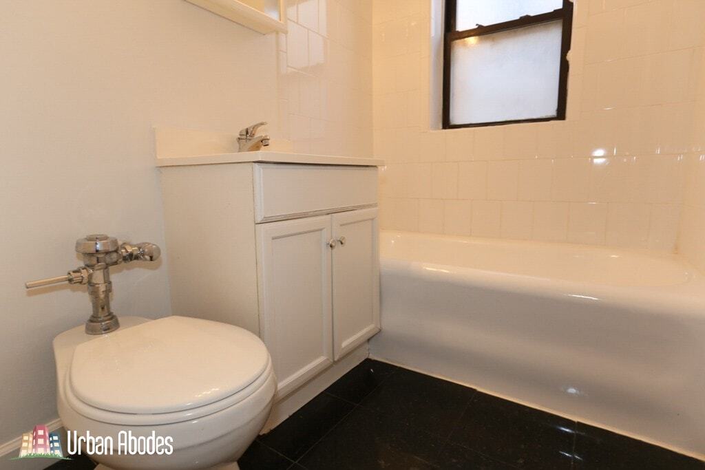 Building Photo - 539 W Arlington Pl