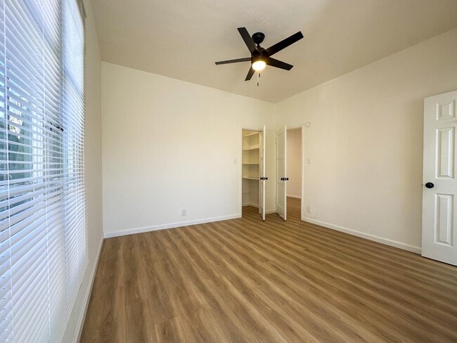 Building Photo - 810 E Chevy Chase Dr