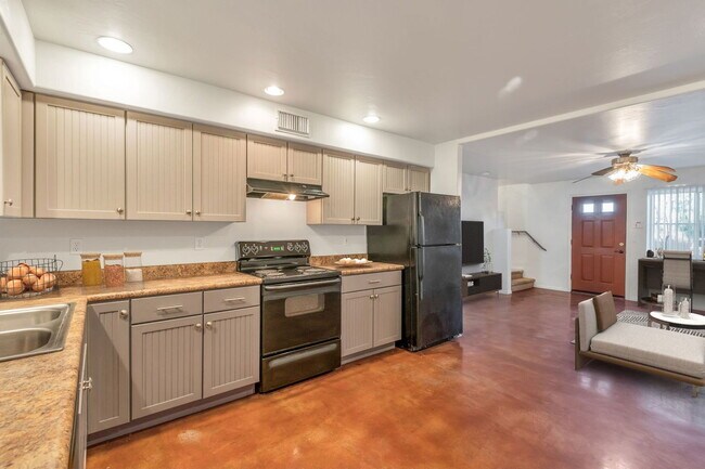 Building Photo - 2358 N 6th Ave