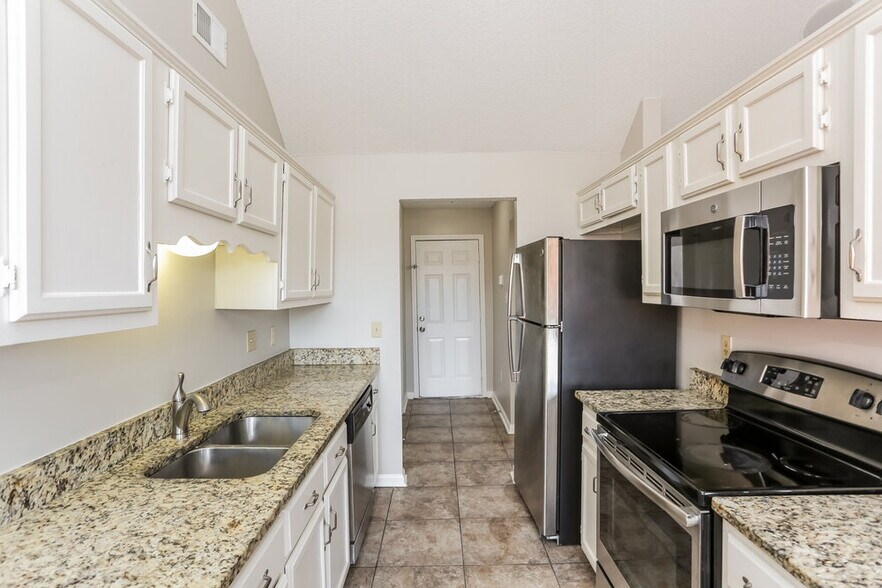 Building Photo - 6688 Ross Manor Dr