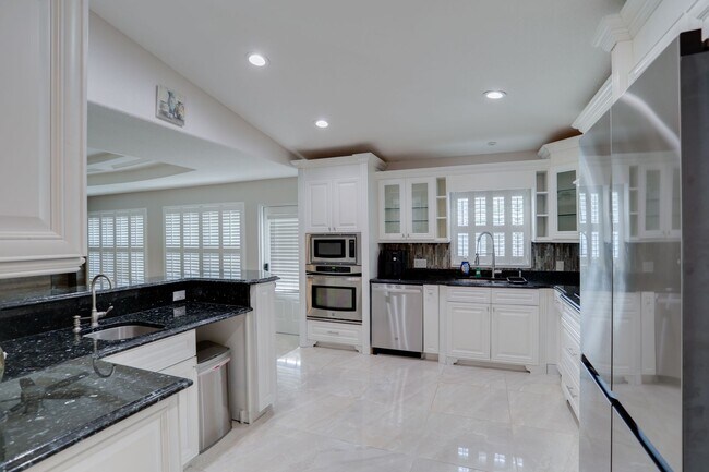 Building Photo - 633 Spring Oaks Blvd