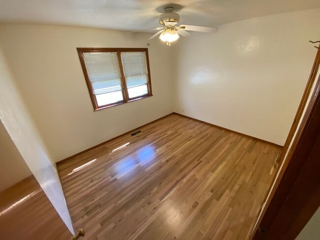 Building Photo - Crestview Three Bedroom House with Garage