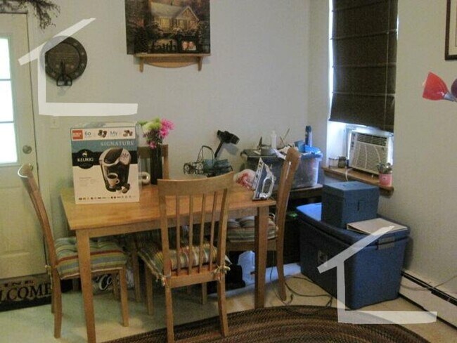 Building Photo - Nice studio in prime locationa