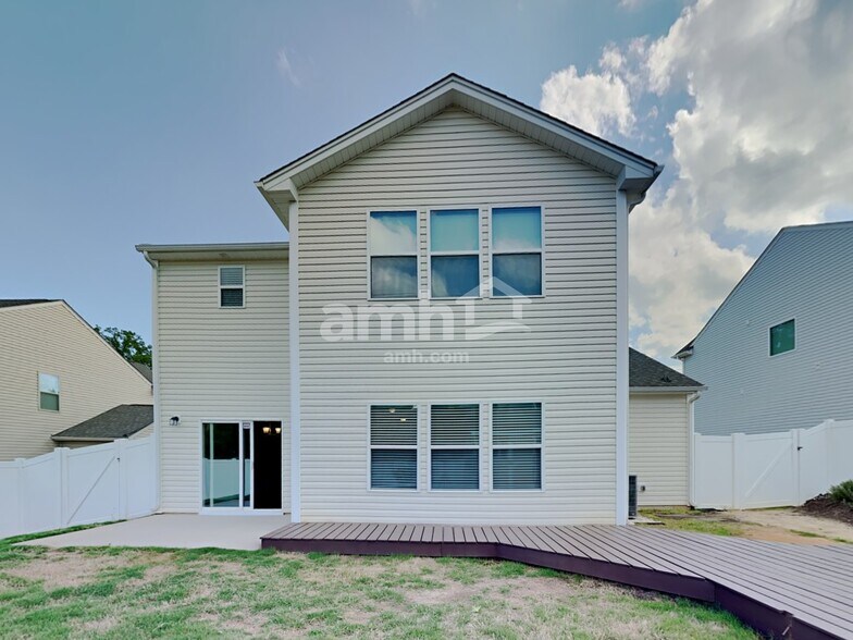 Building Photo - 404 Moses Rhyne Dr