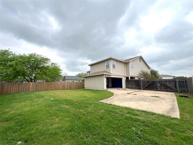 Building Photo - 2829 Deerfern Ln