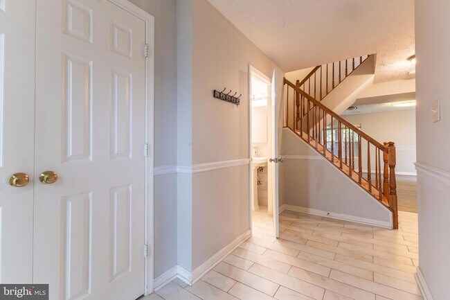 Building Photo - 20283 Glenrobin Terrace