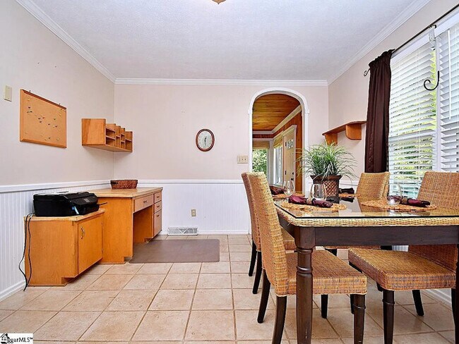 Building Photo - 713 Lindal Ct