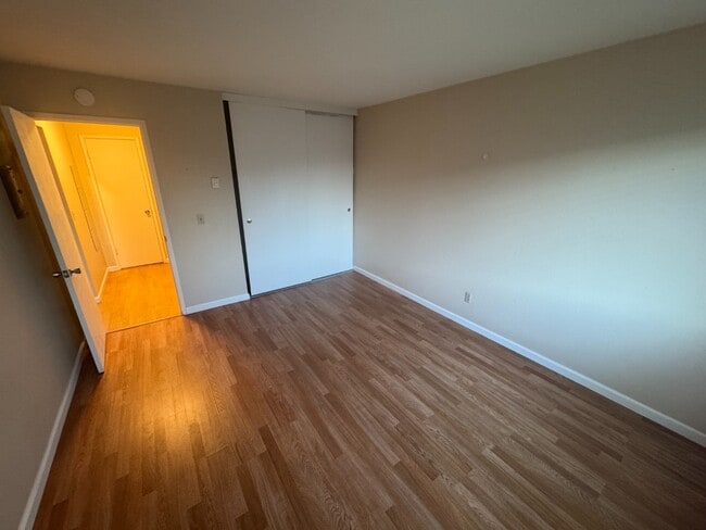 Building Photo - Sunnyvale 1BR with In-Unit Laundry, Attached Garage & Utilities Included – Prime Location