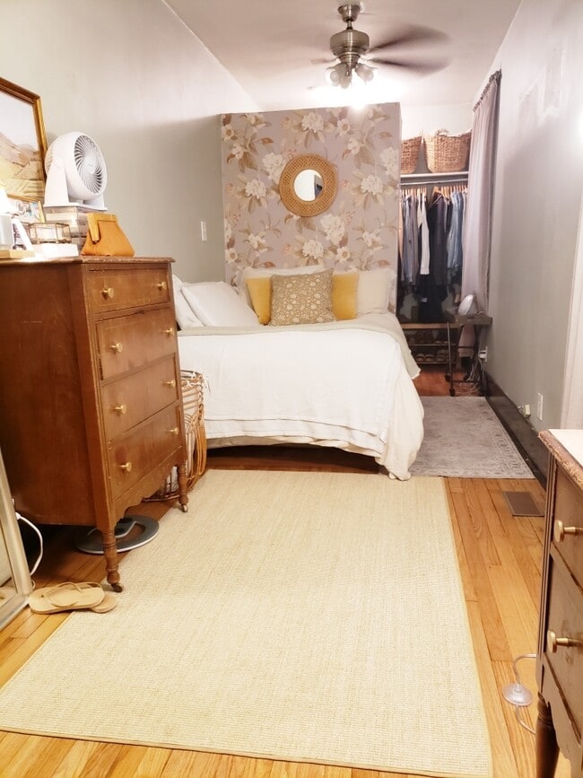 Building Photo - 1530 W Diversey Pkwy