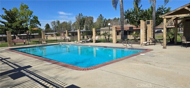 Building Photo - 751 Vía Los Santos