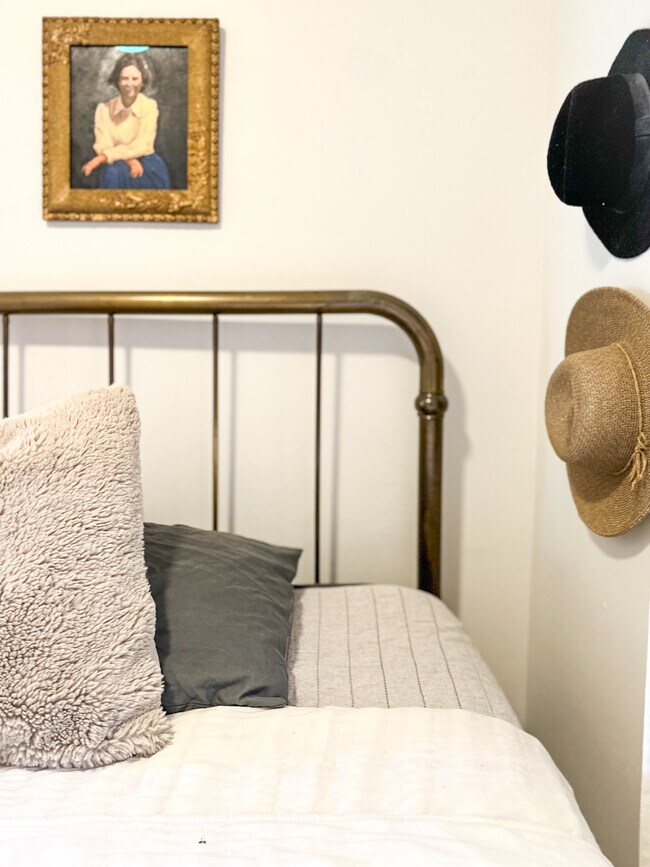 Building Photo - 208 Lake Ave