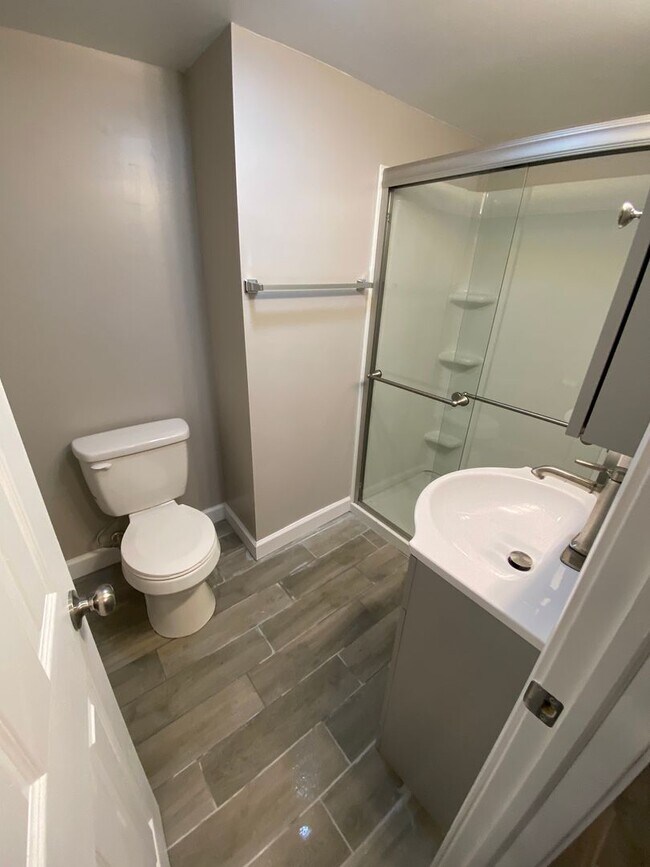 Building Photo - 426 E 15th Ave