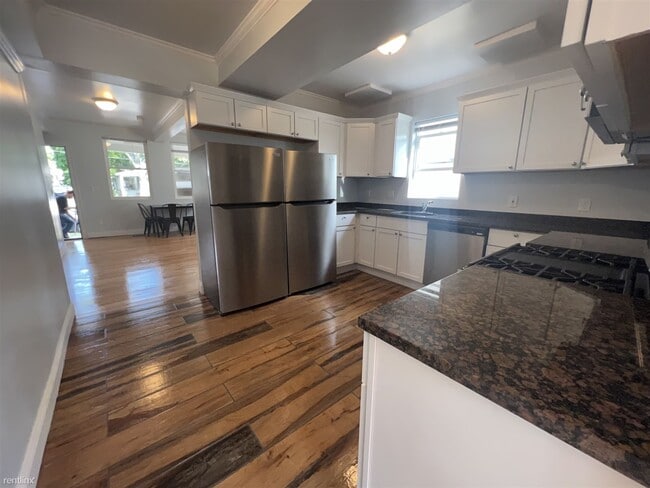 Building Photo - 7 br, 6.5 bath House - 930 Mary St