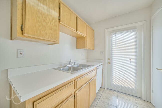 Building Photo - 1308 Reddick Ln