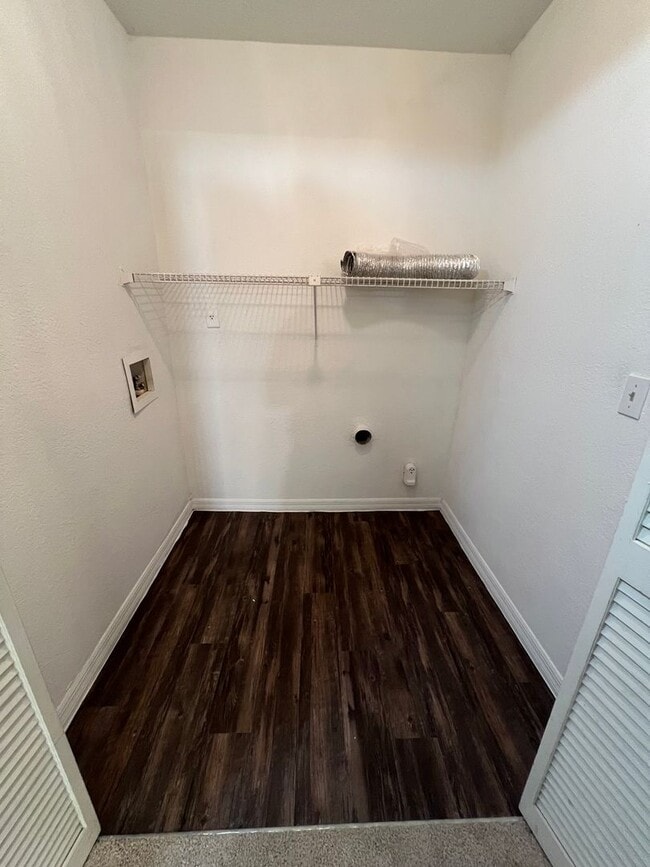 Building Photo - $500 OFF 1 BED 1 BATH CONDO IN THE HEART O...