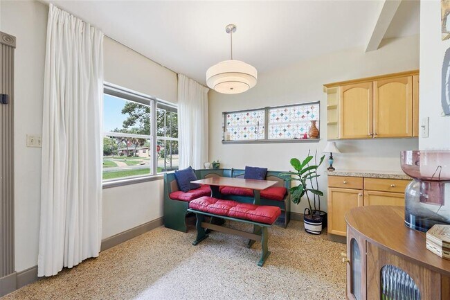 Building Photo - 712 Malone Dr