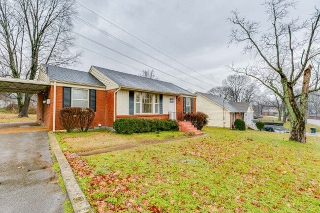 Building Photo - Beautiful Donelson Home in Great Location ...