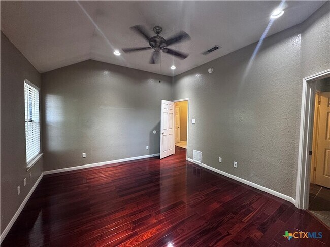 Building Photo - 1518 Chardonnay Dr