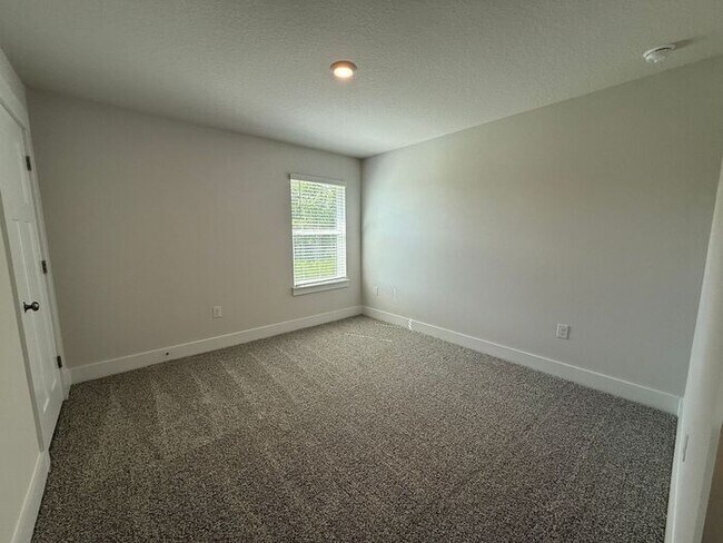 Building Photo - Gulf Breeze - Deer Ridge Crossing - 4 bedroom, 2.5 bathroom - New Construction