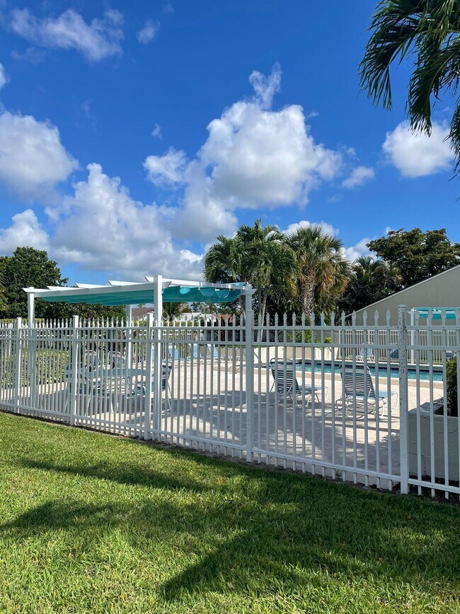 Building Photo - 12726 Spinnaker Ln