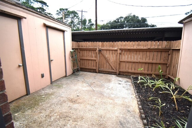 Building Photo - 429 Sunset Dr