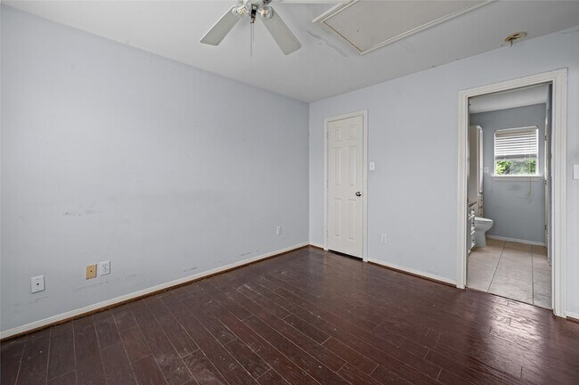 Building Photo - 2142 Sul Ross St