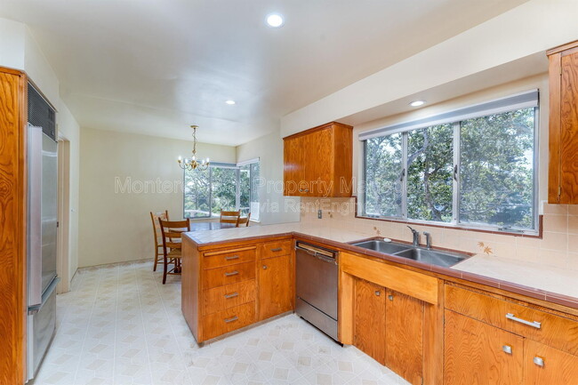 Building Photo - 1 El Caminito