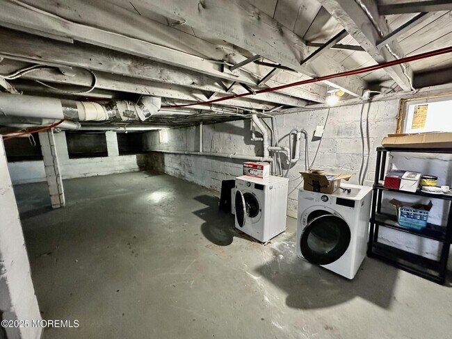 Building Photo - 139 Otis Ave