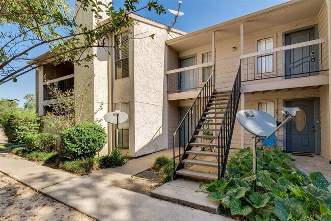 Primary Photo - 17331 Red Oak Dr