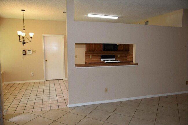 Building Photo - 4718 Sunshine Dr