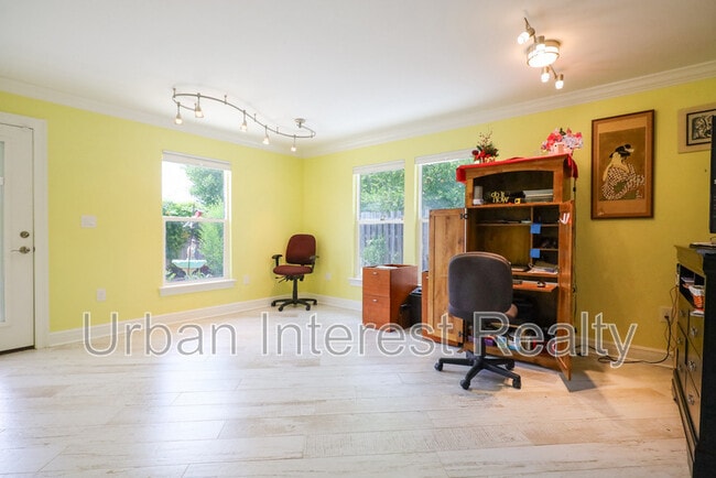 Building Photo - 501 Benning Dr