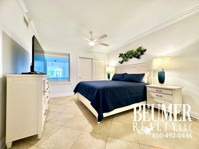 Building Photo - Upscale 3 BR 3 BA furnished Condo On the Gulf for 12 Month Lease