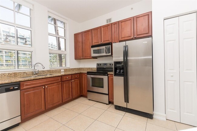 Building Photo - 3001 NE 185th St