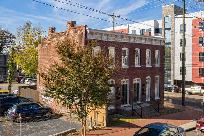 Building Photo - 2101 E Franklin St